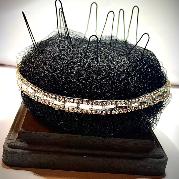 Elegant Hair Pin Cushion - Picture 1 of 1
